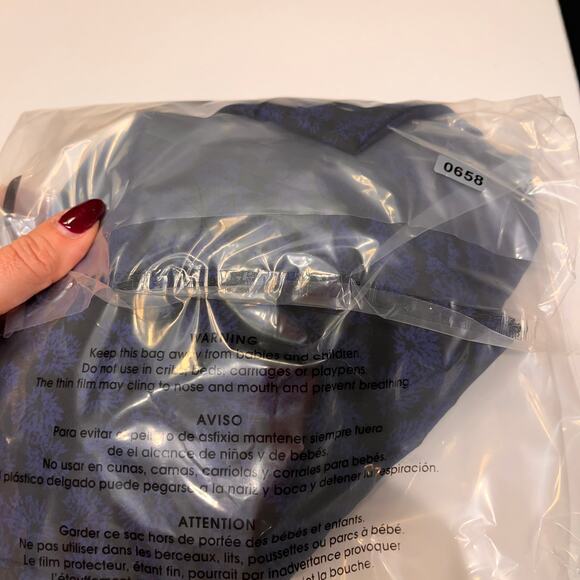 Elizabeth And James Blue Black Floral Long Sleeves Maxi Dress Size Small - Picture 13 of 13